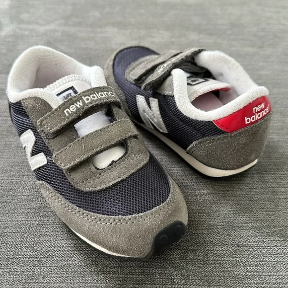 EUC NEW BALANCE 410 Velcro Sneaker - Picture 2 of 9